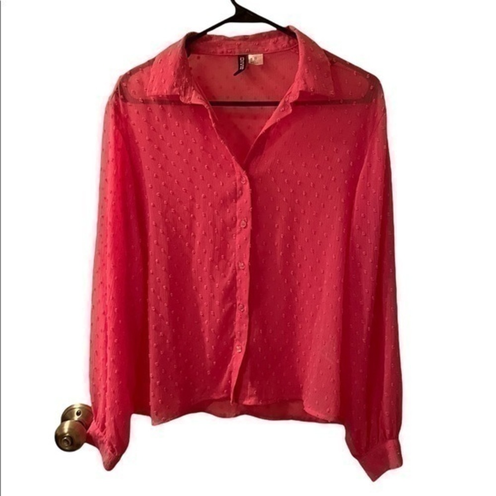 HM Pink Flowy Blouse
Condition 9/10 no flaws
Size XXXS (fits more like XS)